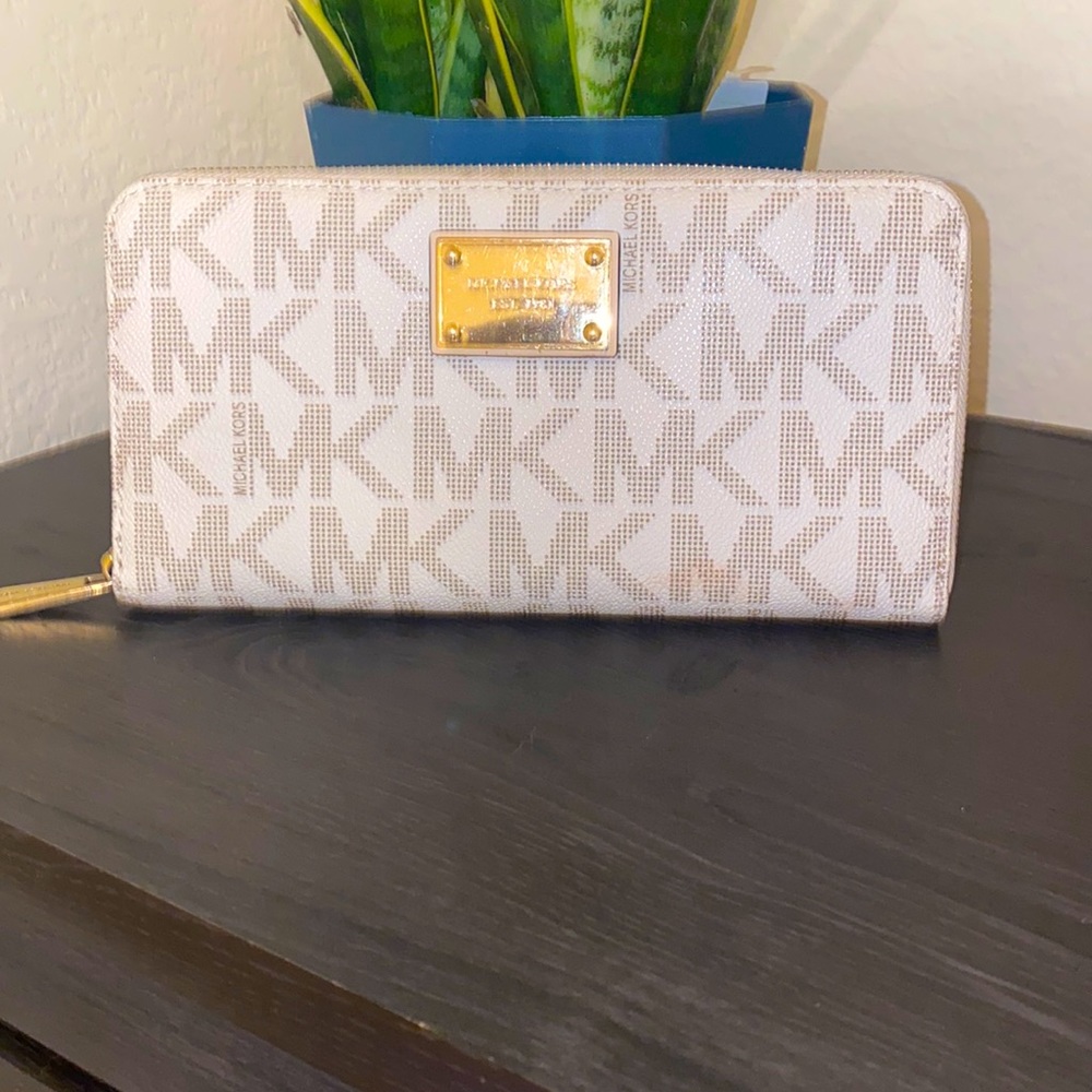 Large Michael kors wallett
